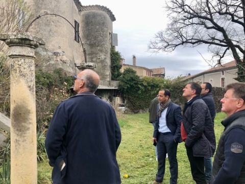 Château Saint Jean le Centenier visite de monsieur le sous Préfet de Largentière, de Fabrice Brun, député et Matthieu Salel, conseiller départemental et vice président en charge de l’agriculture, de l’environnement et du tourisme