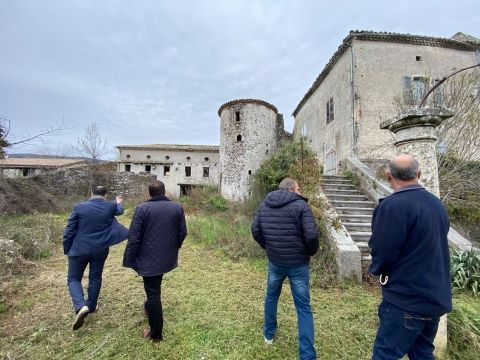 Château Saint Jean le Centenier visite de monsieur le sous Préfet de Largentière, de Fabrice Brun, député et Matthieu Salel, conseiller départemental et vice président en charge de l’agriculture, de l’environnement et du tourisme