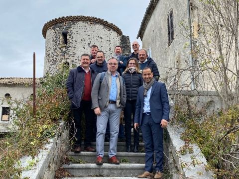 Château Saint Jean le Centenier visite de monsieur le sous Préfet de Largentière, de Fabrice Brun, député et Matthieu Salel, conseiller départemental et vice président en charge de l’agriculture, de l’environnement et du tourisme