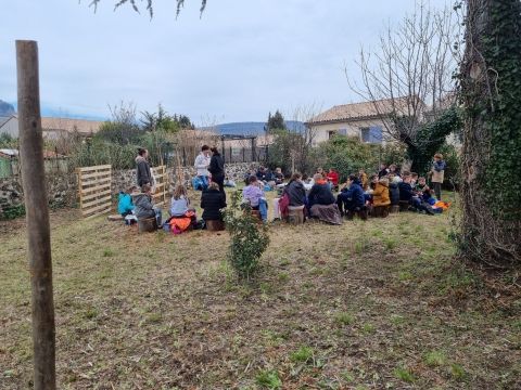 Un jardin potager et d'ornement pour l'école