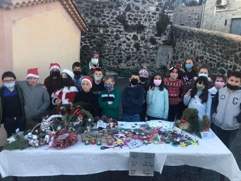 stand des élèves de CM pour financer leur voyage scolaire